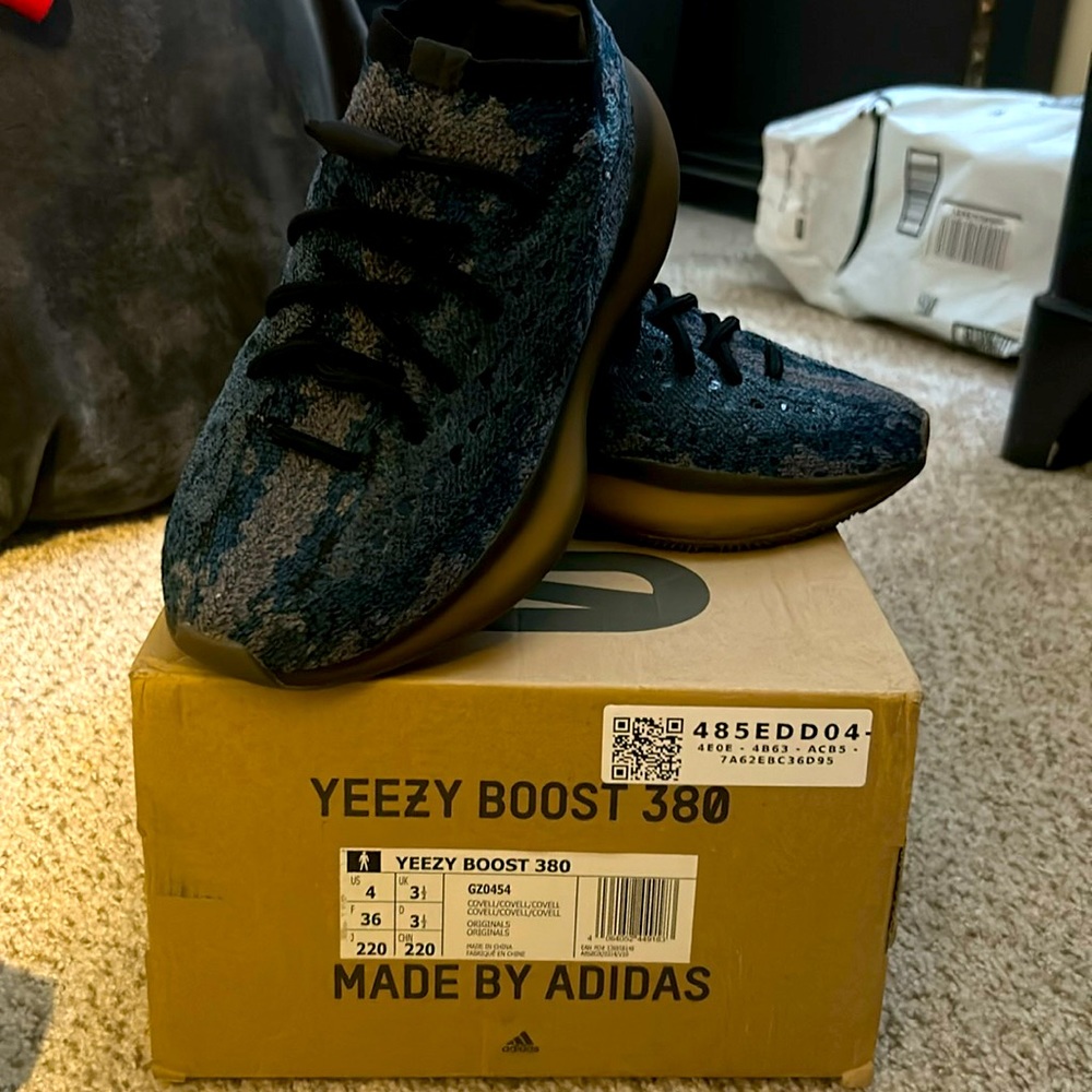 Yeezy boost 380 Covelite 4Y BRAND NEW IN BOX!!!!